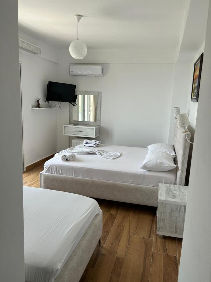 Eri Rooms Sarandë Esterno foto