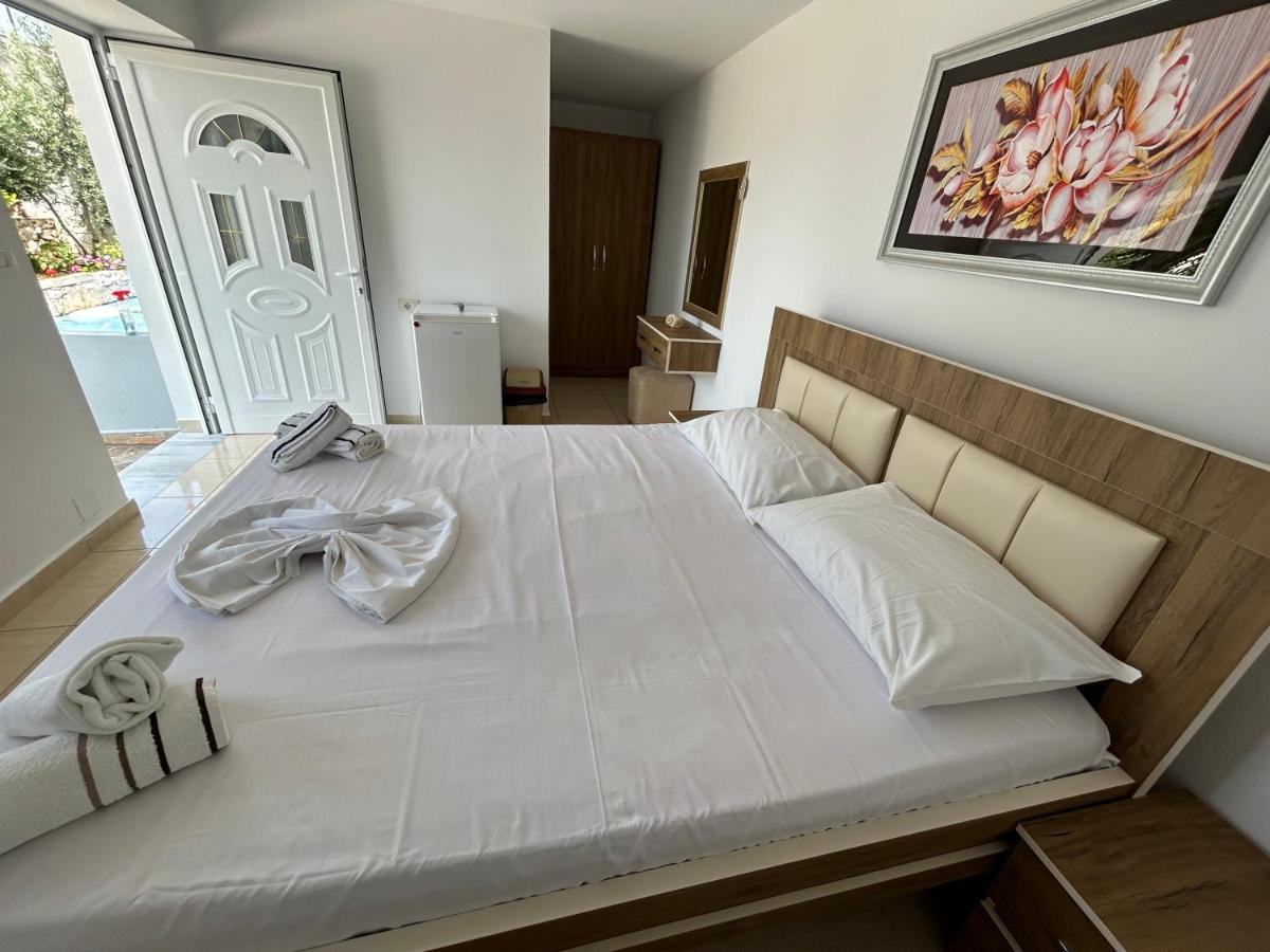Eri Rooms Sarandë Esterno foto