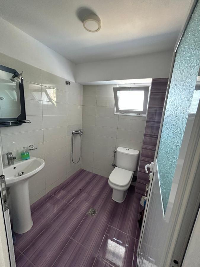 Eri Rooms Sarandë Esterno foto