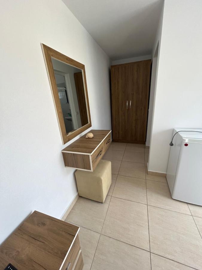 Eri Rooms Sarandë Esterno foto