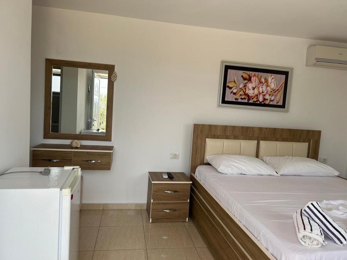 Eri Rooms Sarandë Esterno foto