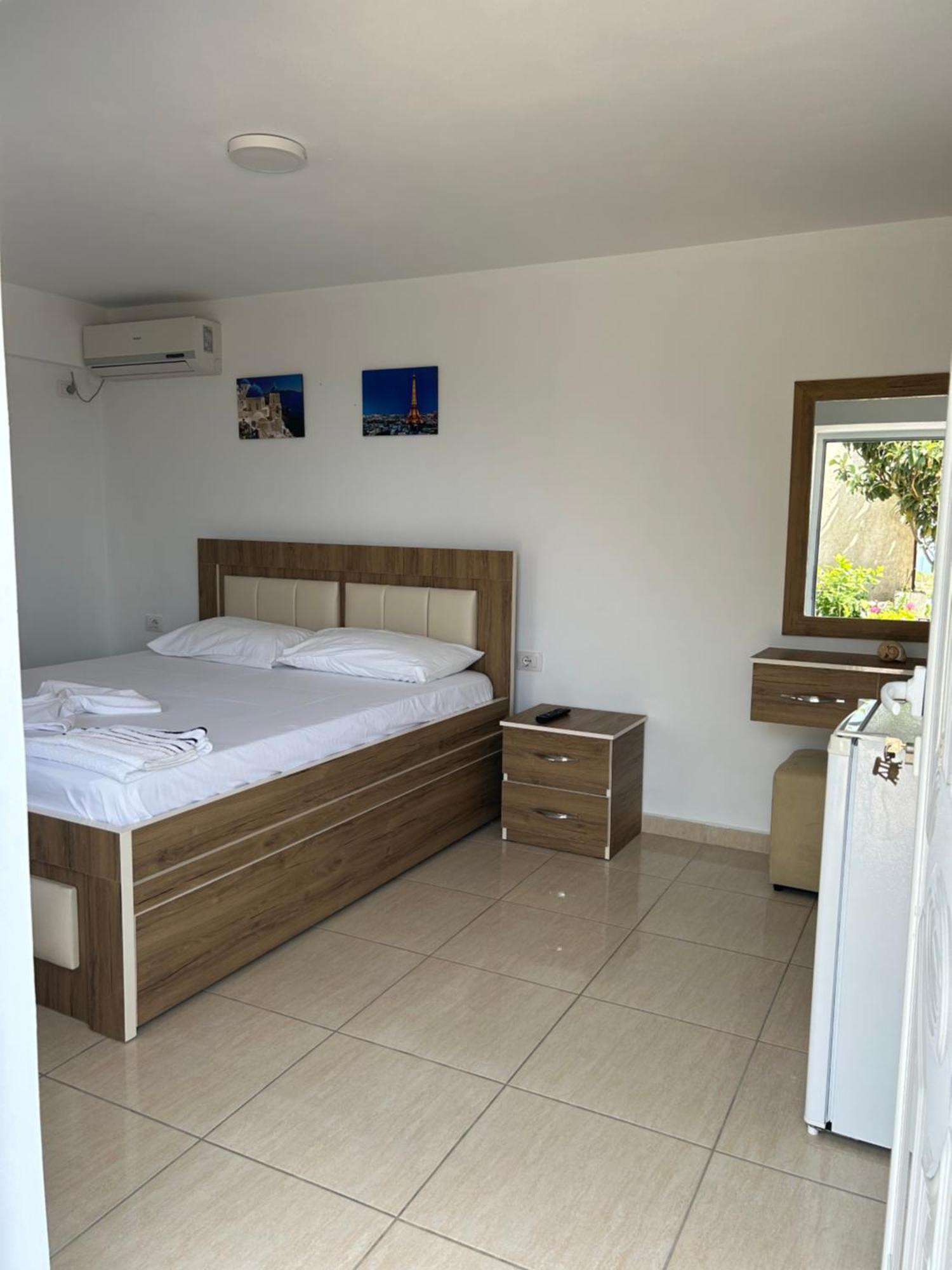 Eri Rooms Sarandë Esterno foto