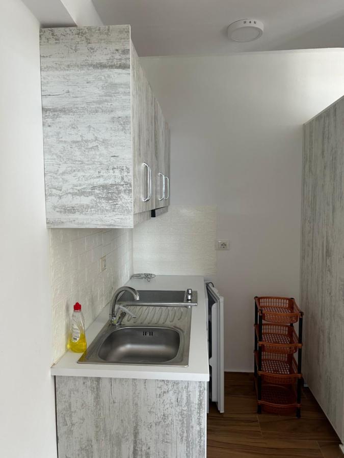 Eri Rooms Sarandë Esterno foto