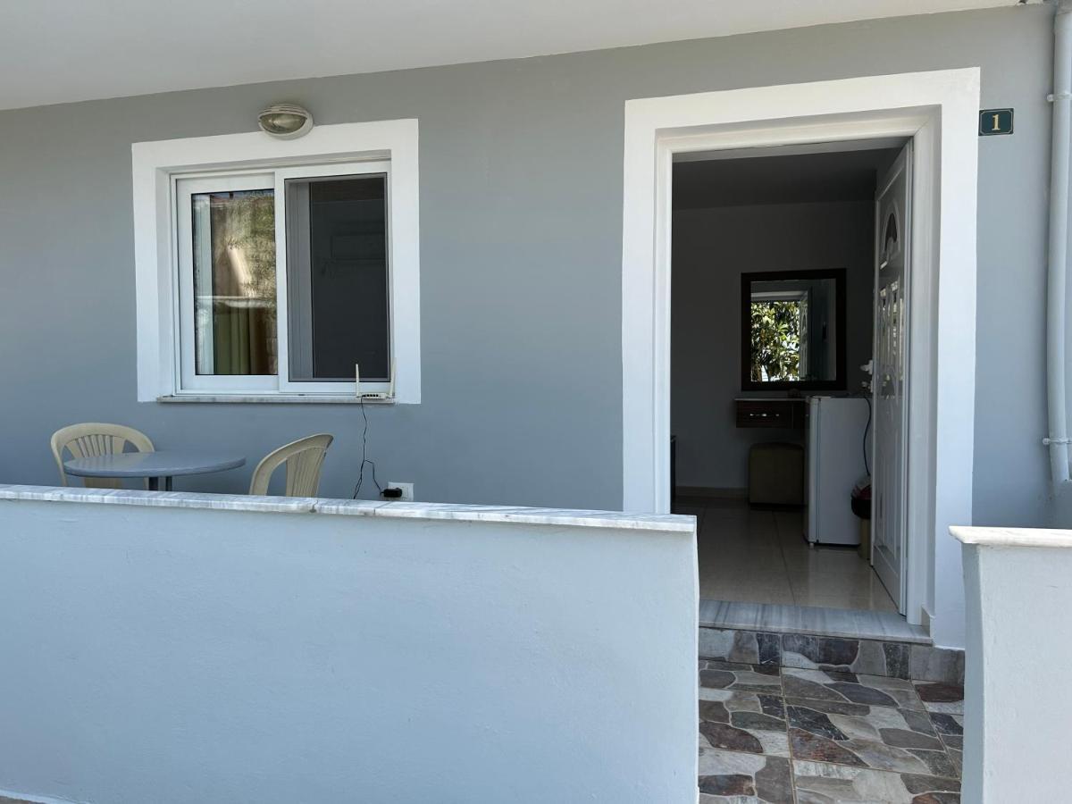 Eri Rooms Sarandë Esterno foto