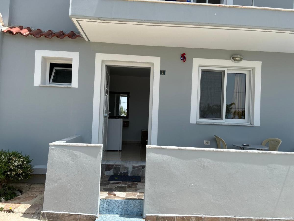 Eri Rooms Sarandë Esterno foto