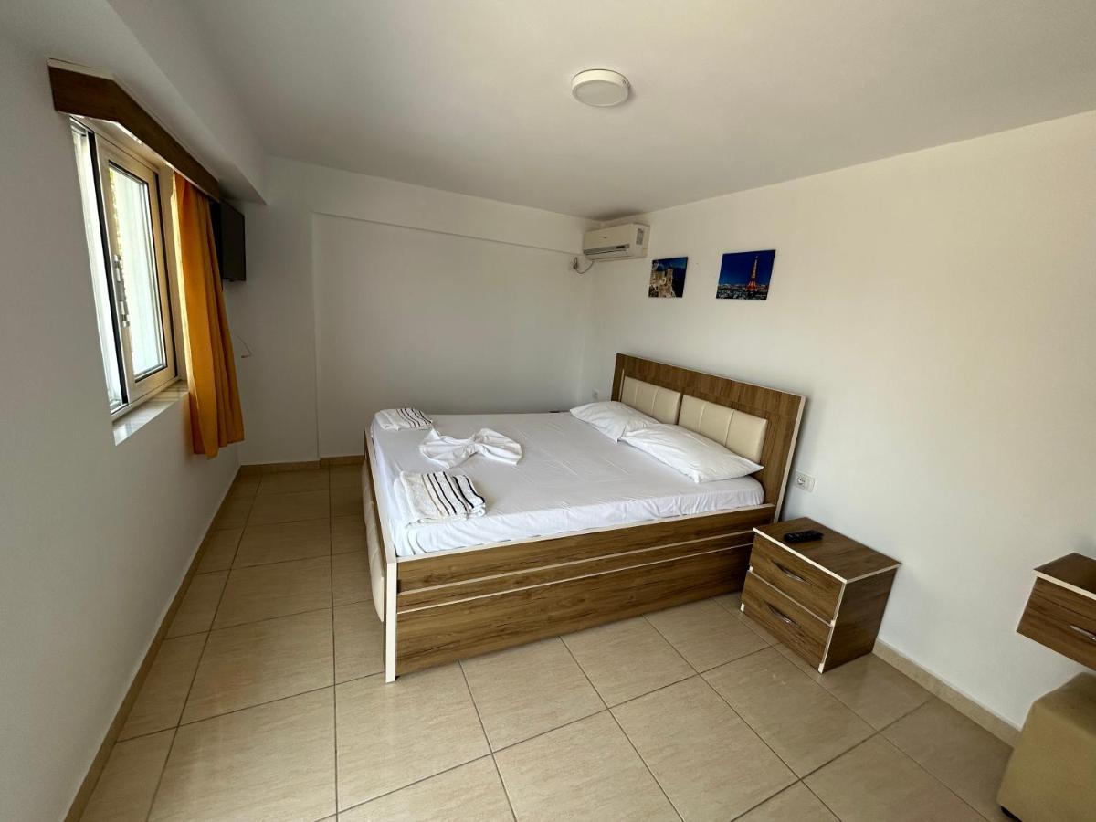 Eri Rooms Sarandë Esterno foto
