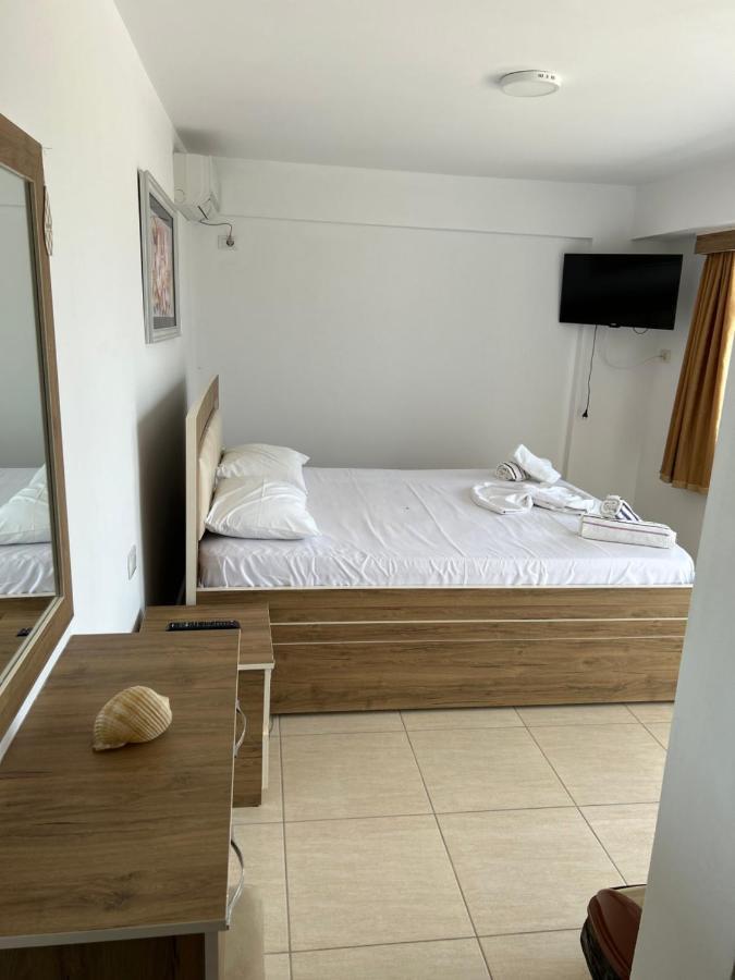 Eri Rooms Sarandë Esterno foto