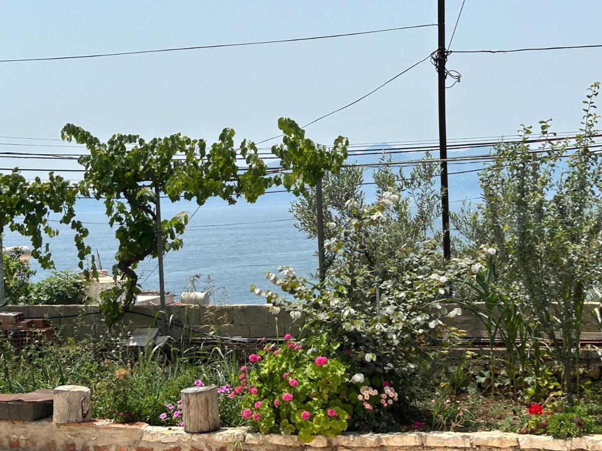 Eri Rooms Sarandë Esterno foto