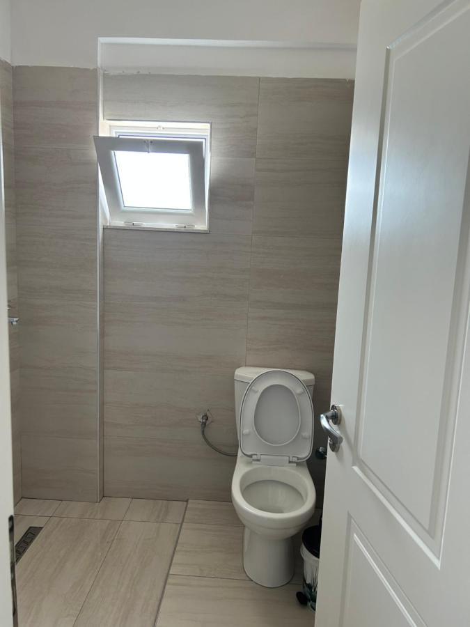 Eri Rooms Sarandë Esterno foto