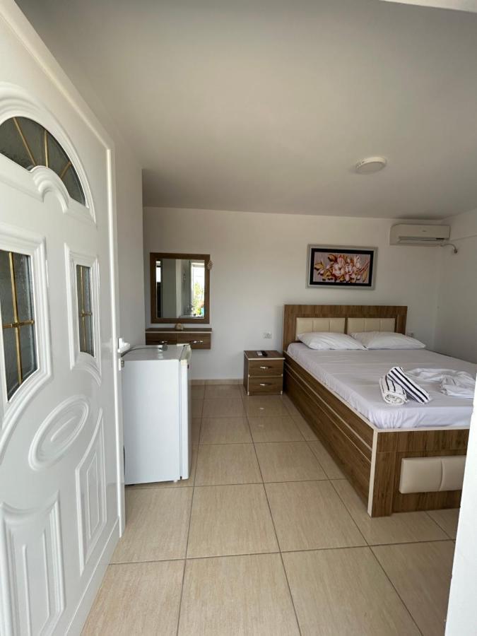 Eri Rooms Sarandë Esterno foto
