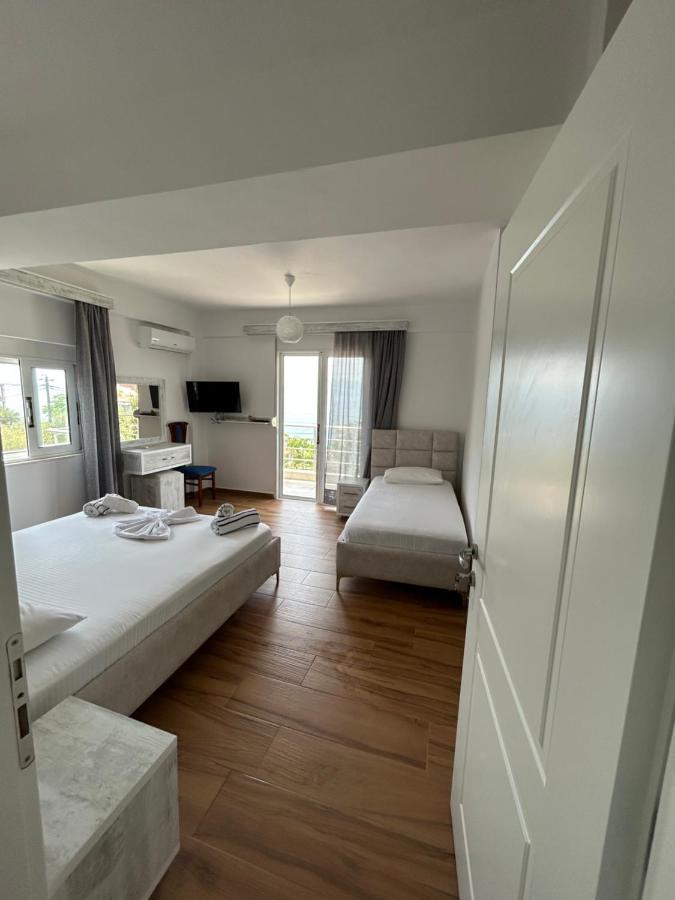 Eri Rooms Sarandë Esterno foto