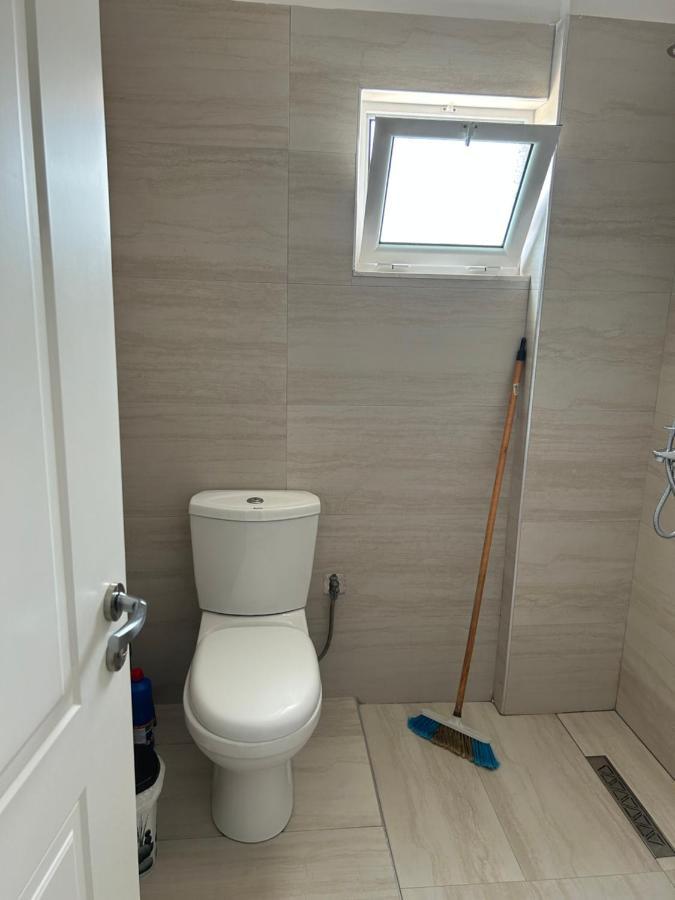 Eri Rooms Sarandë Esterno foto
