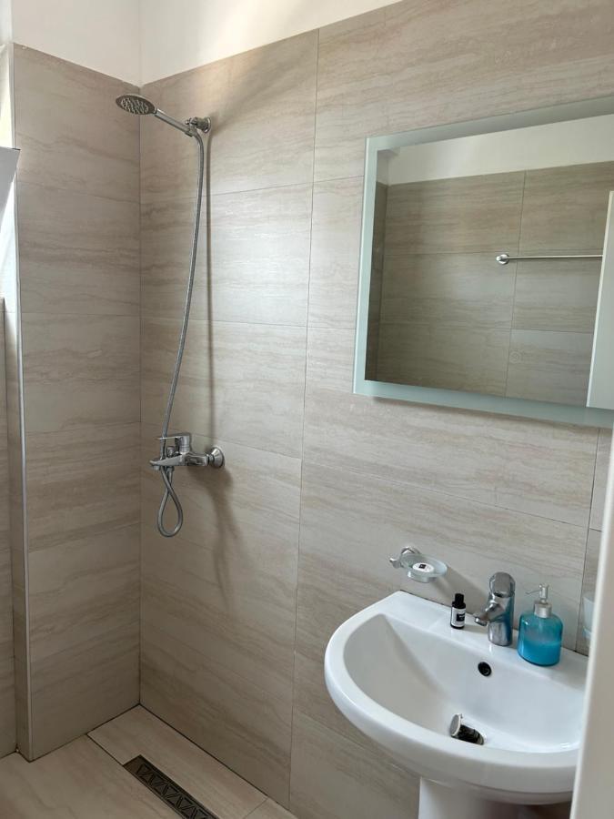 Eri Rooms Sarandë Esterno foto