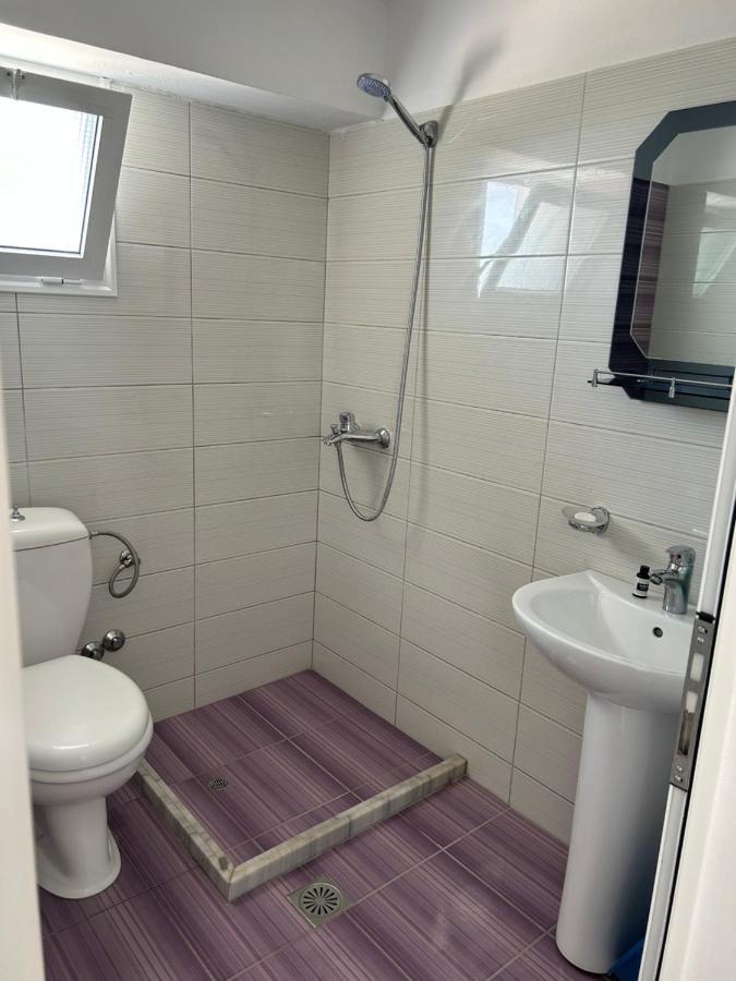 Eri Rooms Sarandë Esterno foto
