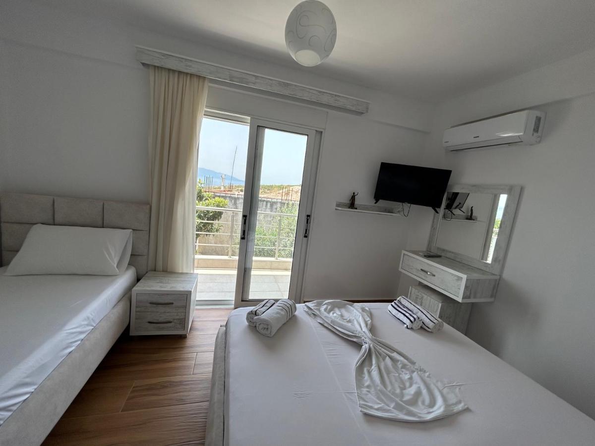 Eri Rooms Sarandë Esterno foto