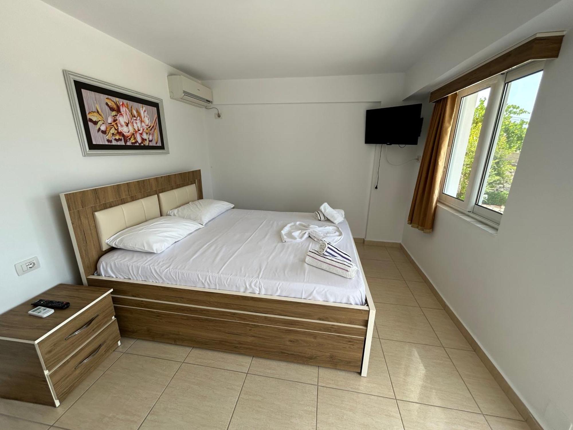 Eri Rooms Sarandë Esterno foto
