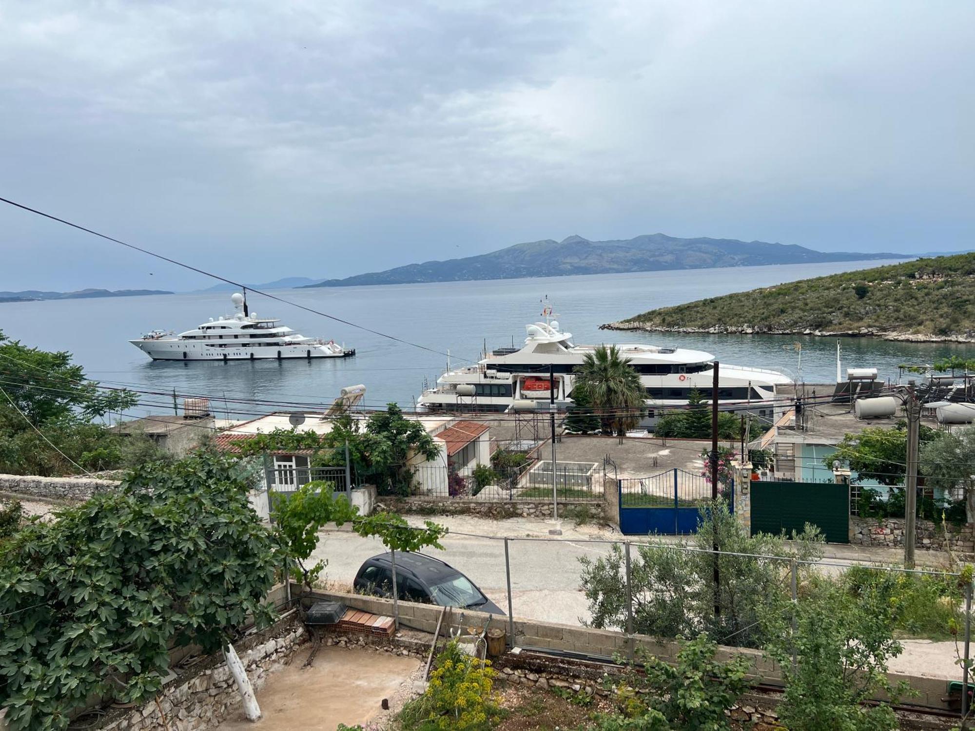 Eri Rooms Sarandë Esterno foto