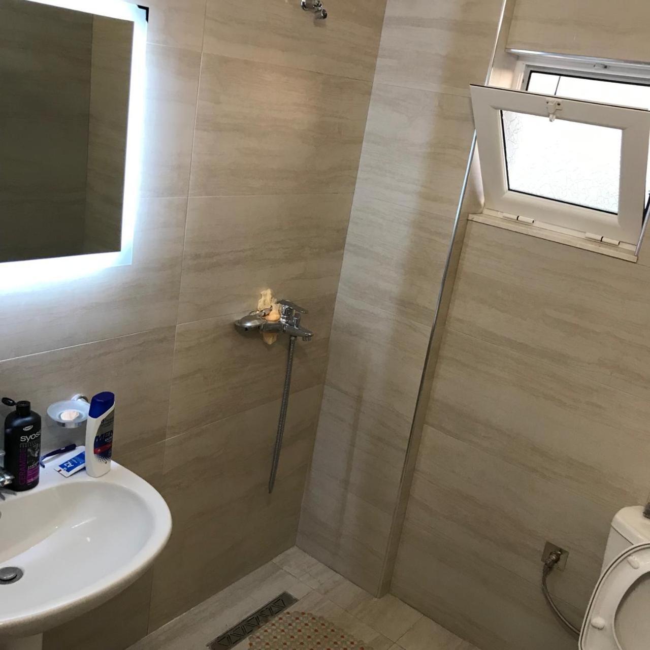 Eri Rooms Sarandë Esterno foto
