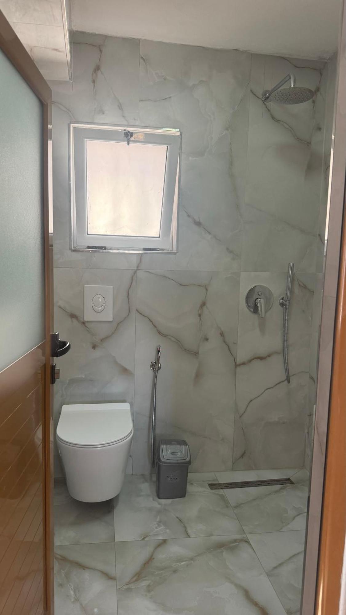Eri Rooms Sarandë Esterno foto